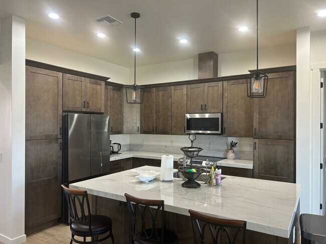Foto del edificio - 26424 S Lakewood Dr