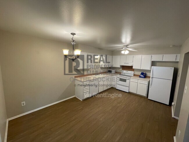 Building Photo - 1607 Larch St