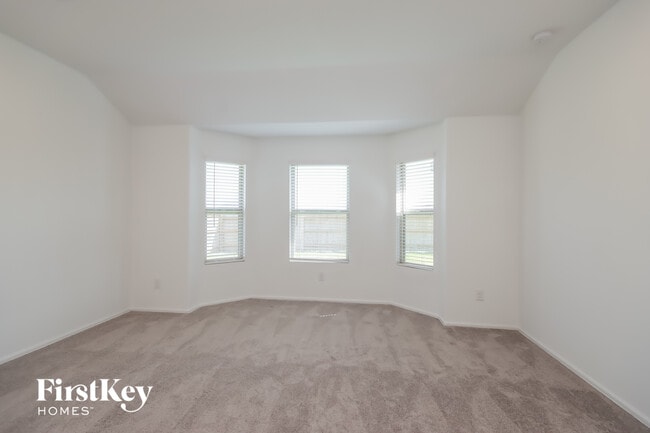 Foto del edificio - 26634 Daylily Grove St