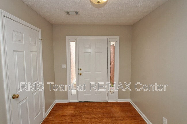 Foto del edificio - 1490 Creek Pointe Cir