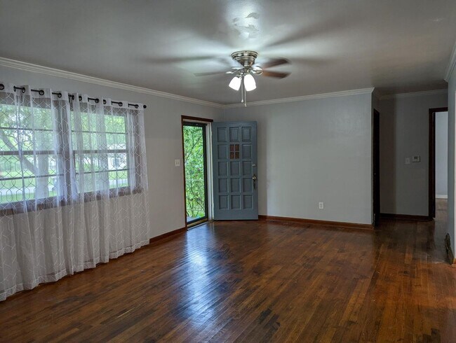 Foto del edificio - Charming 3 Bed, 2 Bath Home in Southeast Springfield – $1,595/Month