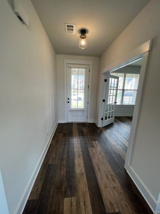 Building Photo - 4 br, 3.5 bath House - 2403 Blue Heron Dr.