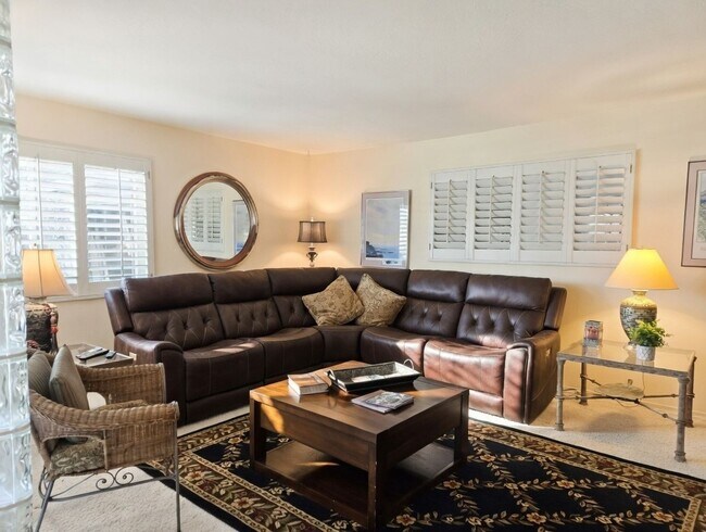 Foto del edificio - Furnished Single Story Home West of the Freeway