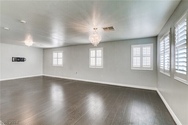 Building Photo - 5044 Groveland Ave