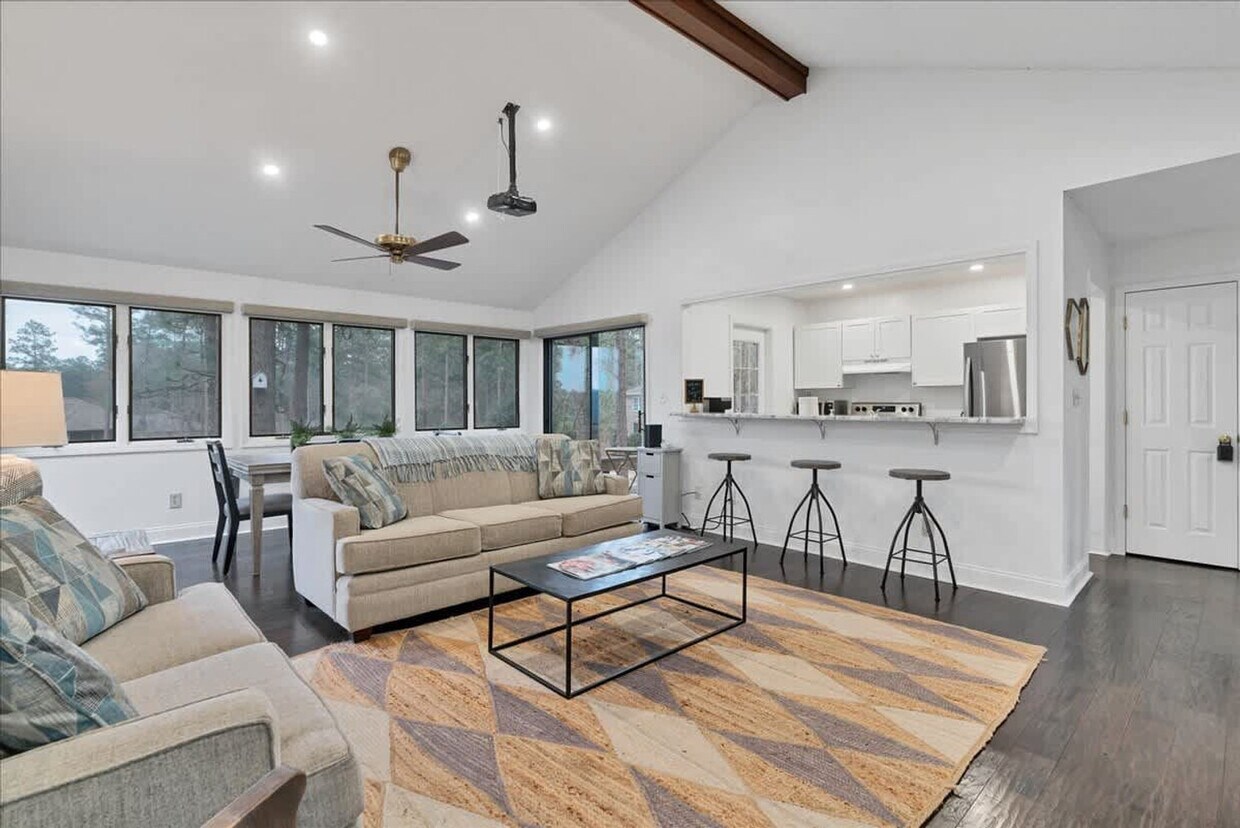 Foto principal - 240 Barton Hills Ct