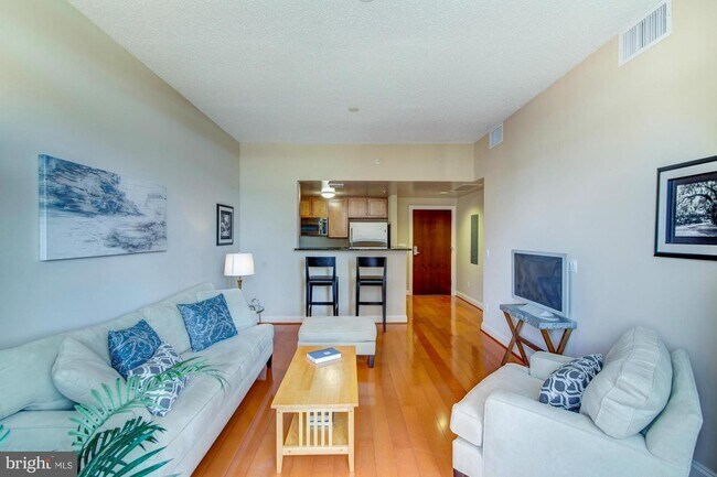 Foto del edificio - 1020 N Highland St
