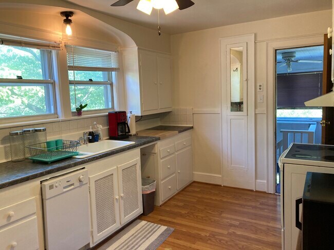 Foto del edificio - 1836 Wakefield Rd SW