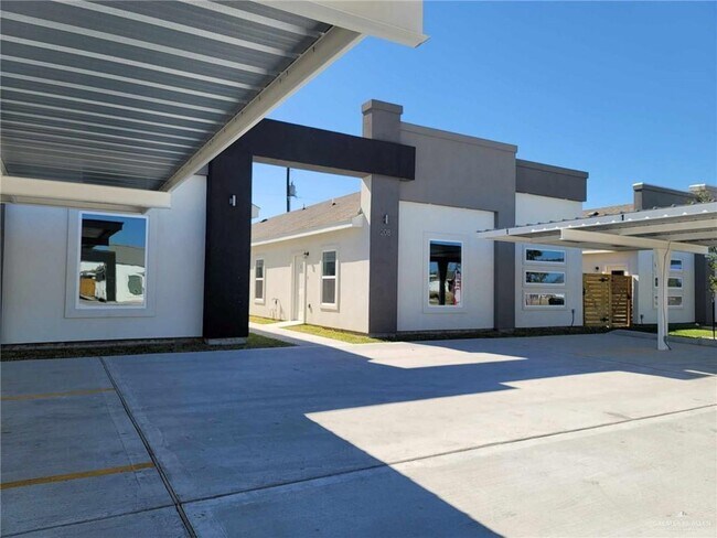 Building Photo - 16 E Campeche St