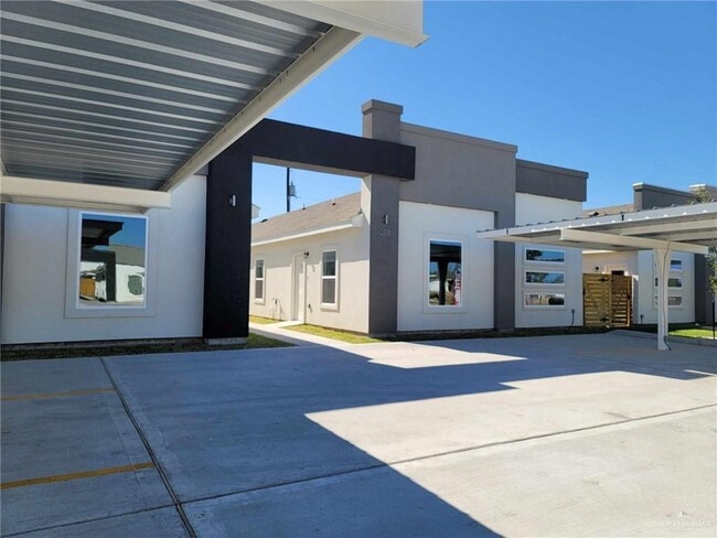 Building Photo - 17 E Campeche St