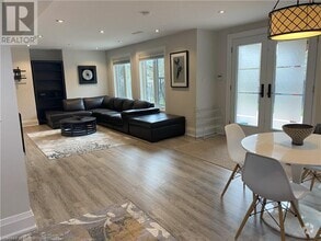 Building Photo - 914 Best Cir