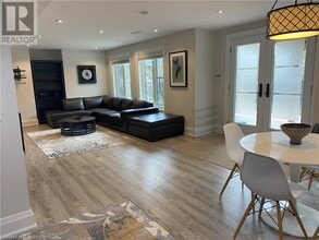 Building Photo - 914 Best Cir