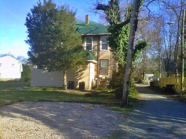Building Photo - 1208 Avondale Ave