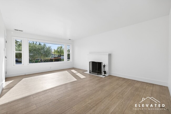 Building Photo - 45 Payran St