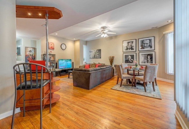 Foto del edificio - 6433 S Kenwood Ave