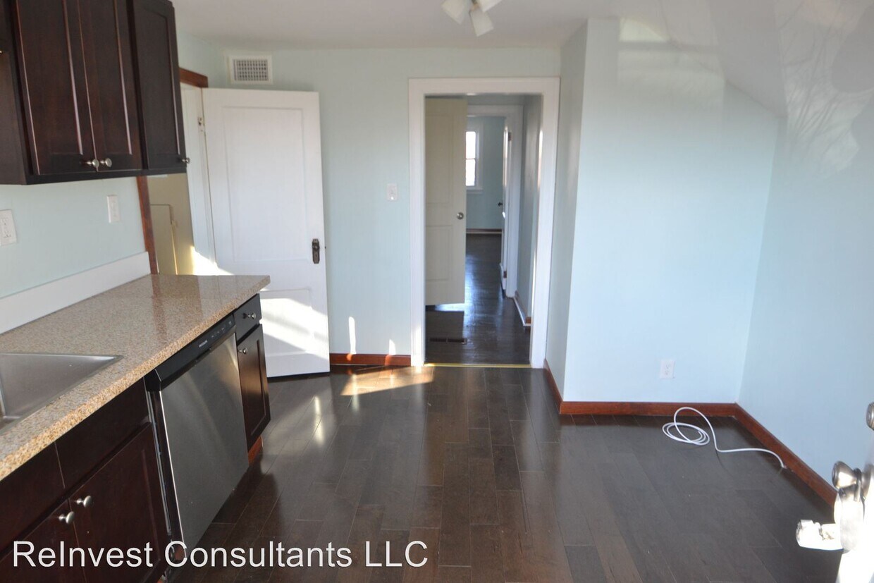 1727 E Galbraith Rd, Cincinnati, OH 45215 Room for Rent in Cincinnati