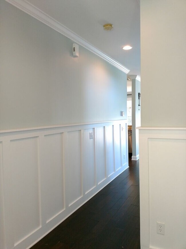 Building Photo - RIVER POINTE TOWNHOMES