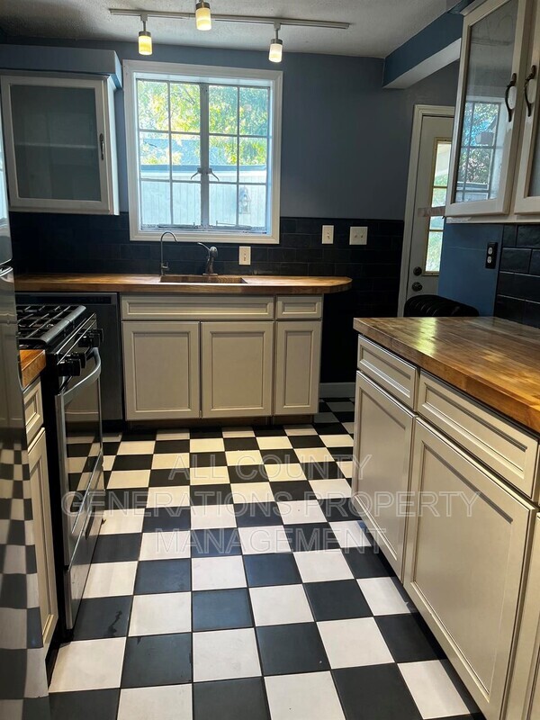 Foto del edificio - 572 Sunset View Dr