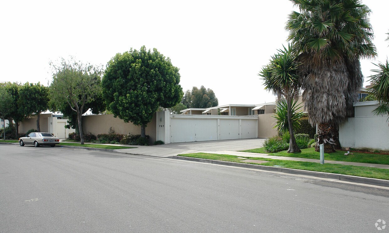 Primary Photo - 757 Domingo Dr