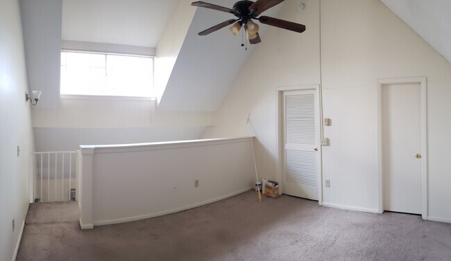 Building Photo - 183 Loomis Dr