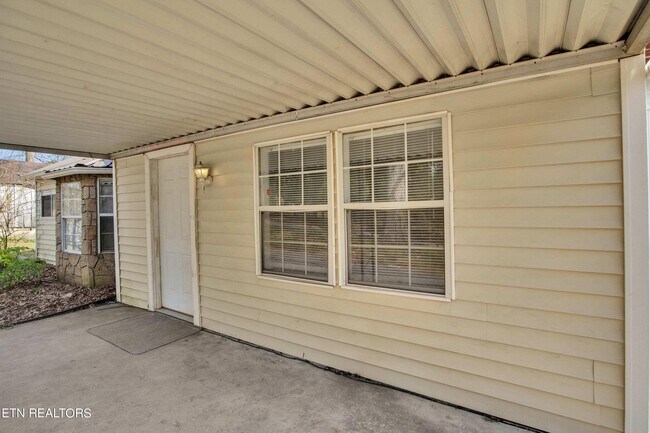 Building Photo - 8520 Pleasant Hill Rd