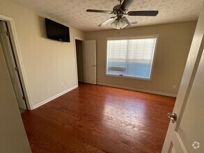Building Photo - 1041 Apple Orchard Ln