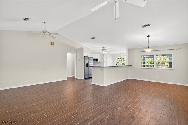 Foto del edificio - 5727 Rose Garden Rd