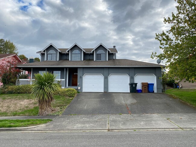Building Photo - 1507 63rd Ave NE