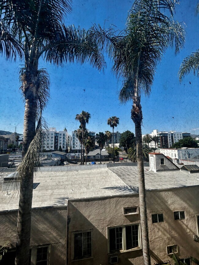 Foto del edificio - 1523 N McCadden Pl