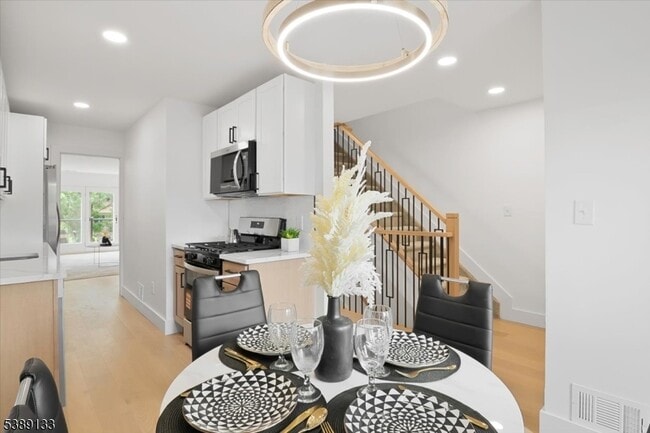 Building Photo - 60 Mews Ln