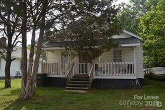 Building Photo - 208 Wilson St