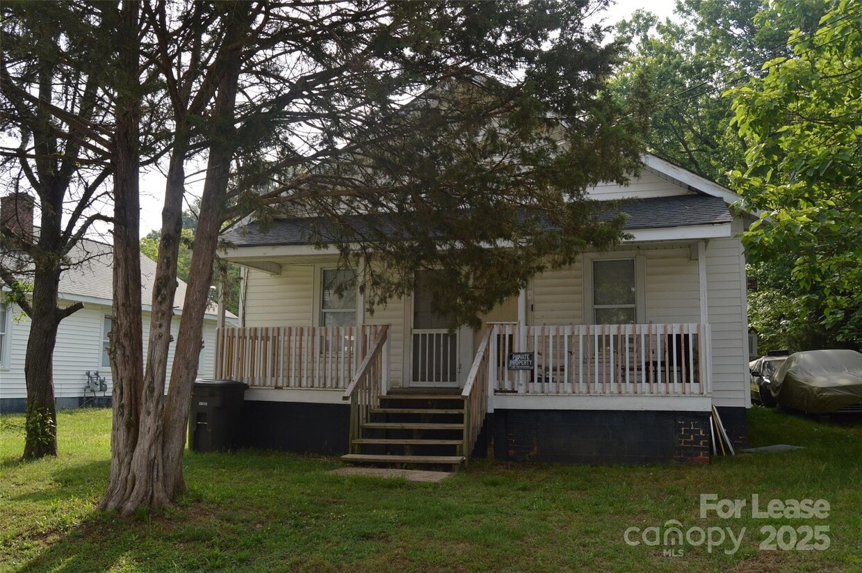 Primary Photo - 208 Wilson St