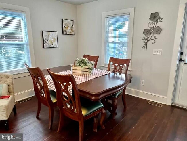 Building Photo - 12 Birch Ave