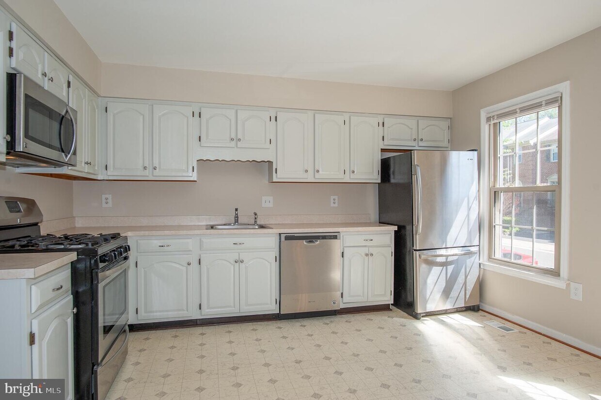 Foto principal - 5946 Woodfield Estates Dr