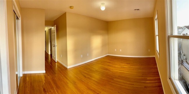 Foto del edificio - 239 Orient Ave