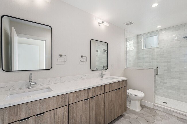 Foto del edificio - Spacious 3 bedroom home in the heart of Ed...
