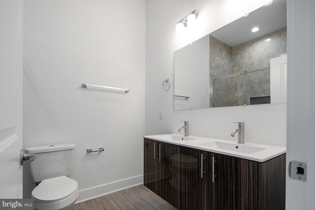 Building Photo - 2032 E Susquehanna Ave