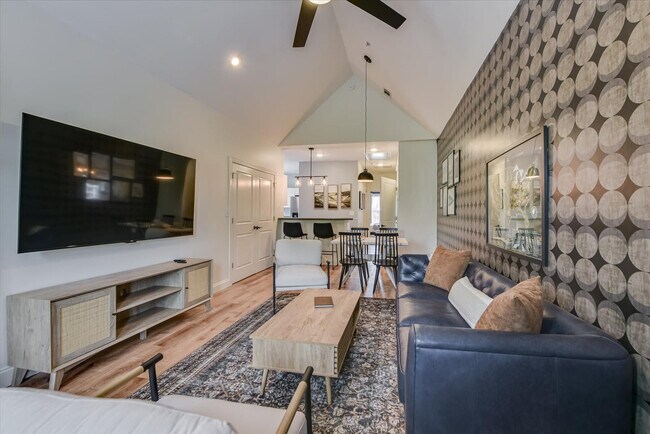 Foto del edificio - 351 Landing Dr