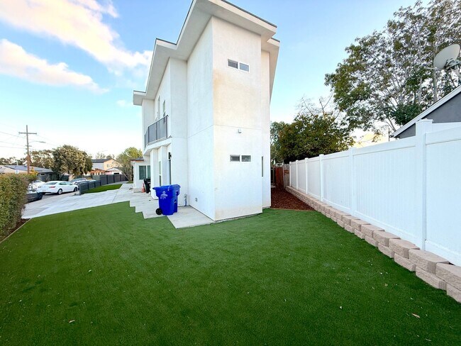 Building Photo - BRAND NEW 2026!! 4BD/2BA