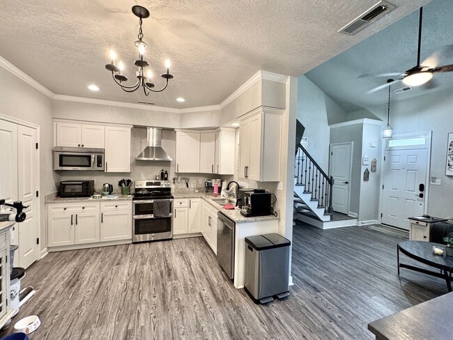 Building Photo - WELCOME HOME to your Beautifully updated townhome.