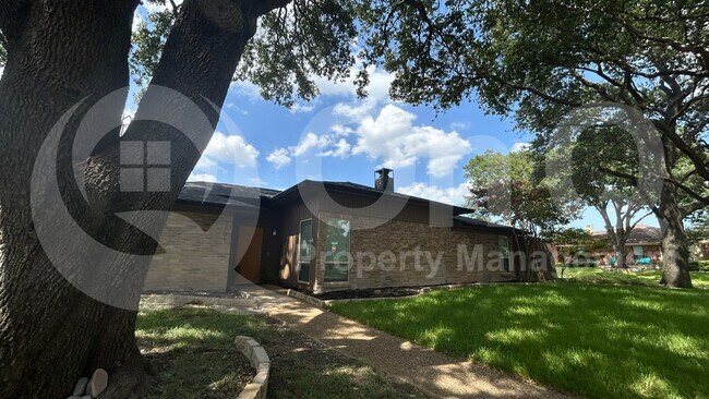 Foto del edificio - 3701 Leathertop Dr
