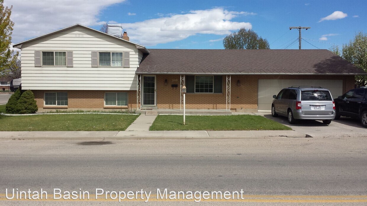 5 br, 2.5 bath House 280 N 900 W House for Rent in Vernal, UT