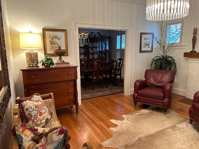 Building Photo - 809 Sunset Dr