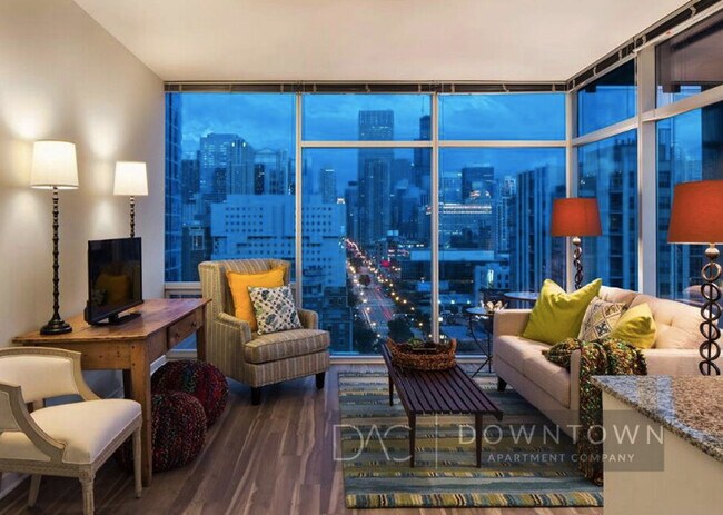 Foto del edificio - 820 N LaSalle Dr