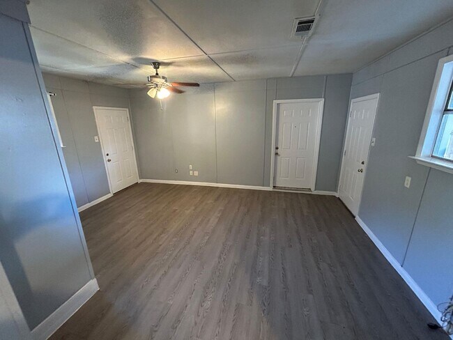 Foto del edificio - 3734 Clubway Ln