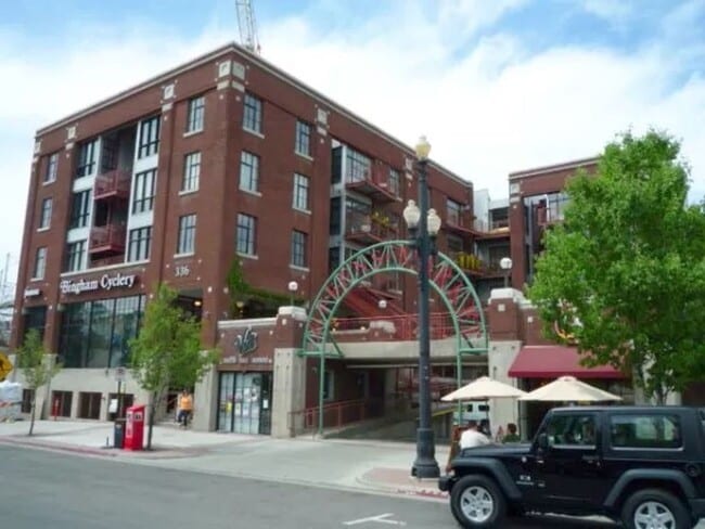 Building Photo - Modern Downtown Salt Lake City 1bd/1ba Con...