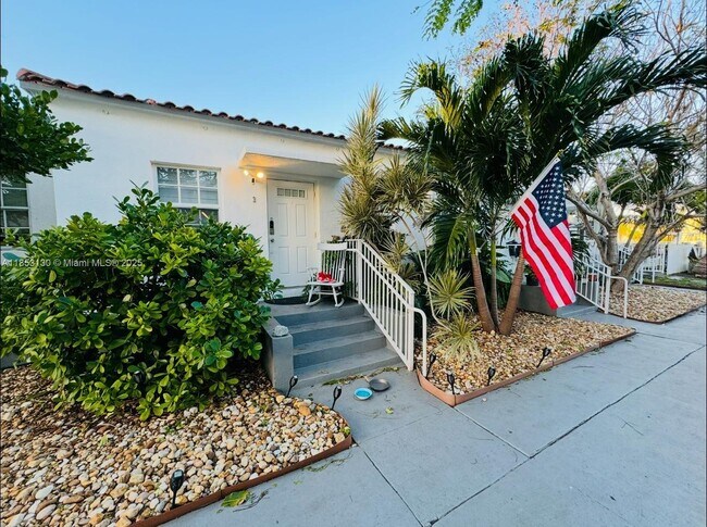 Building Photo - 8401 Crespi Blvd