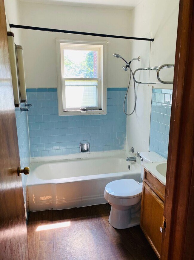 Building Photo - 3 br, 1 bath House - 327 Beechwood Ave
