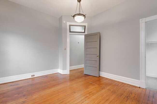 Foto del edificio - 2721 W Grace St