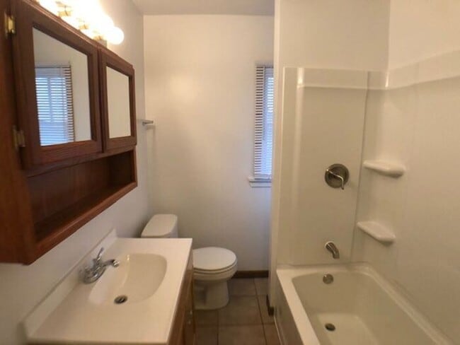 Building Photo - 3 Bedroom apartment in Niles!