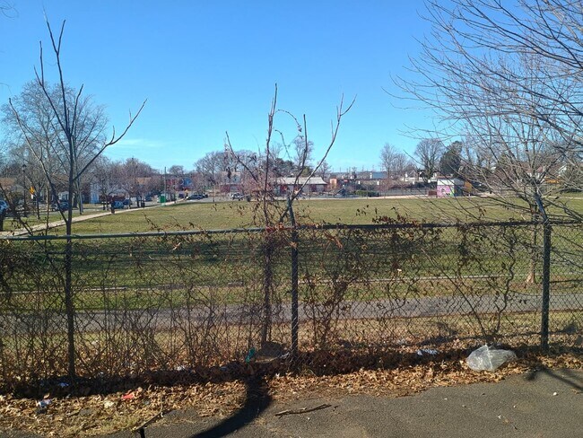 Foto del edificio - 37 Reservoir Ave